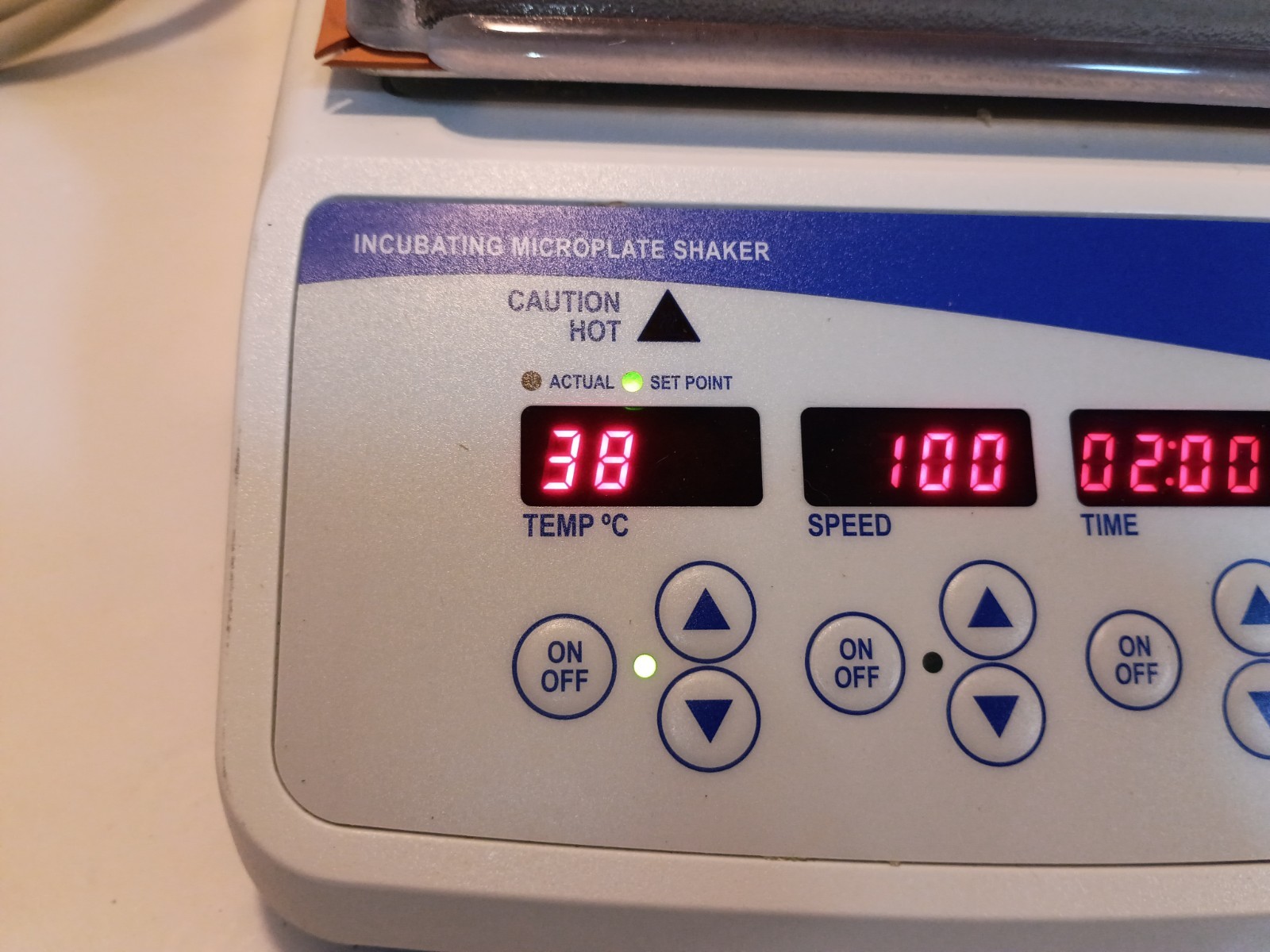 Fisherbrand Incubating Microplate Shaker w/ Cover 02217757 Incubator Mixer