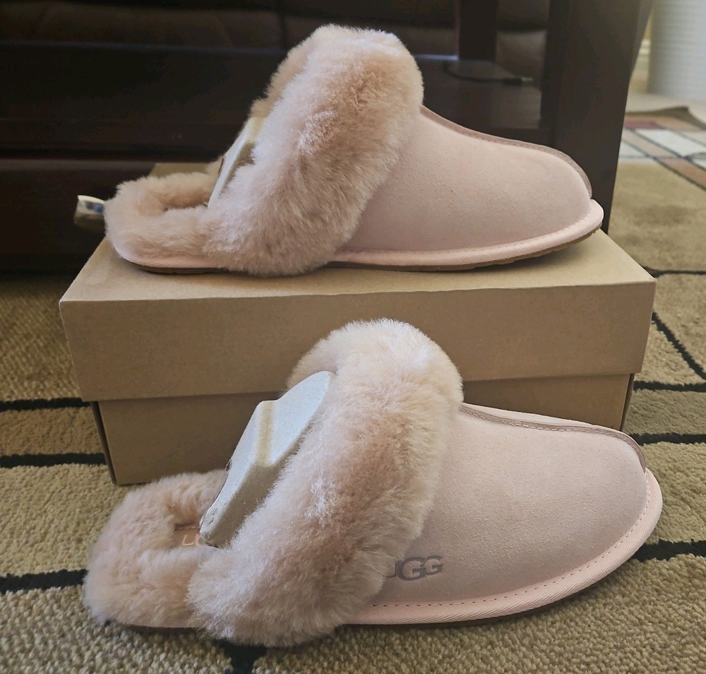 NIB UGG Women's Scuffette in Beige Blush