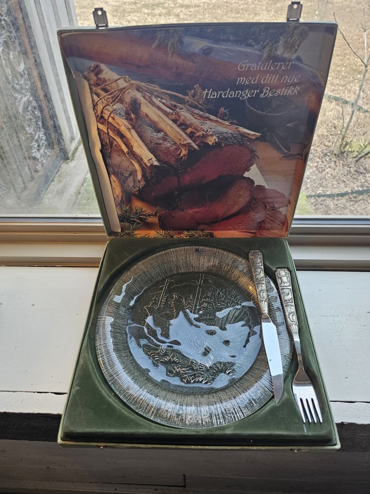 Hardanger Bestikk Serving Platter Includes Original Box w/Pewter Knife & Fork ❄️