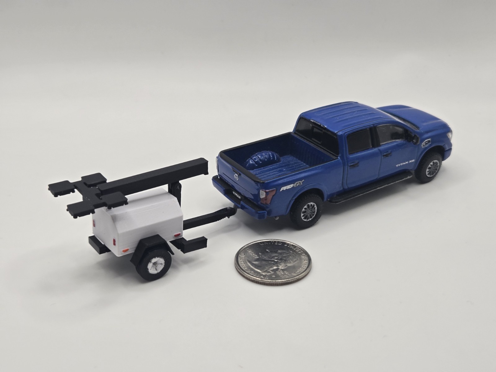 1/64 Scale Posable LED Light Tower in White