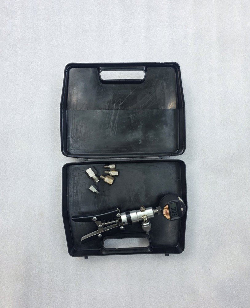 Superb TP1 Hand Held Test Pressure Calibrator Pump