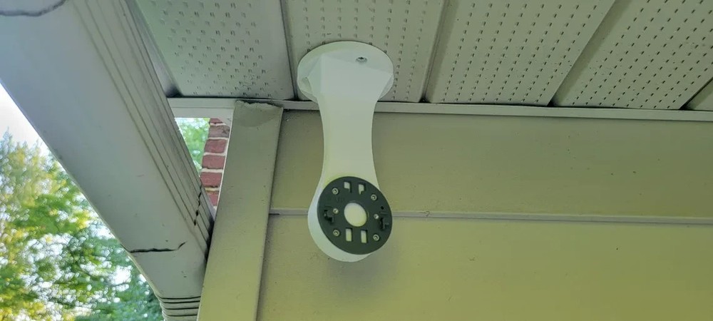 Ring Outdoor Cam Plus Multi-Use Mount Ceiling, Wall, under Eaves