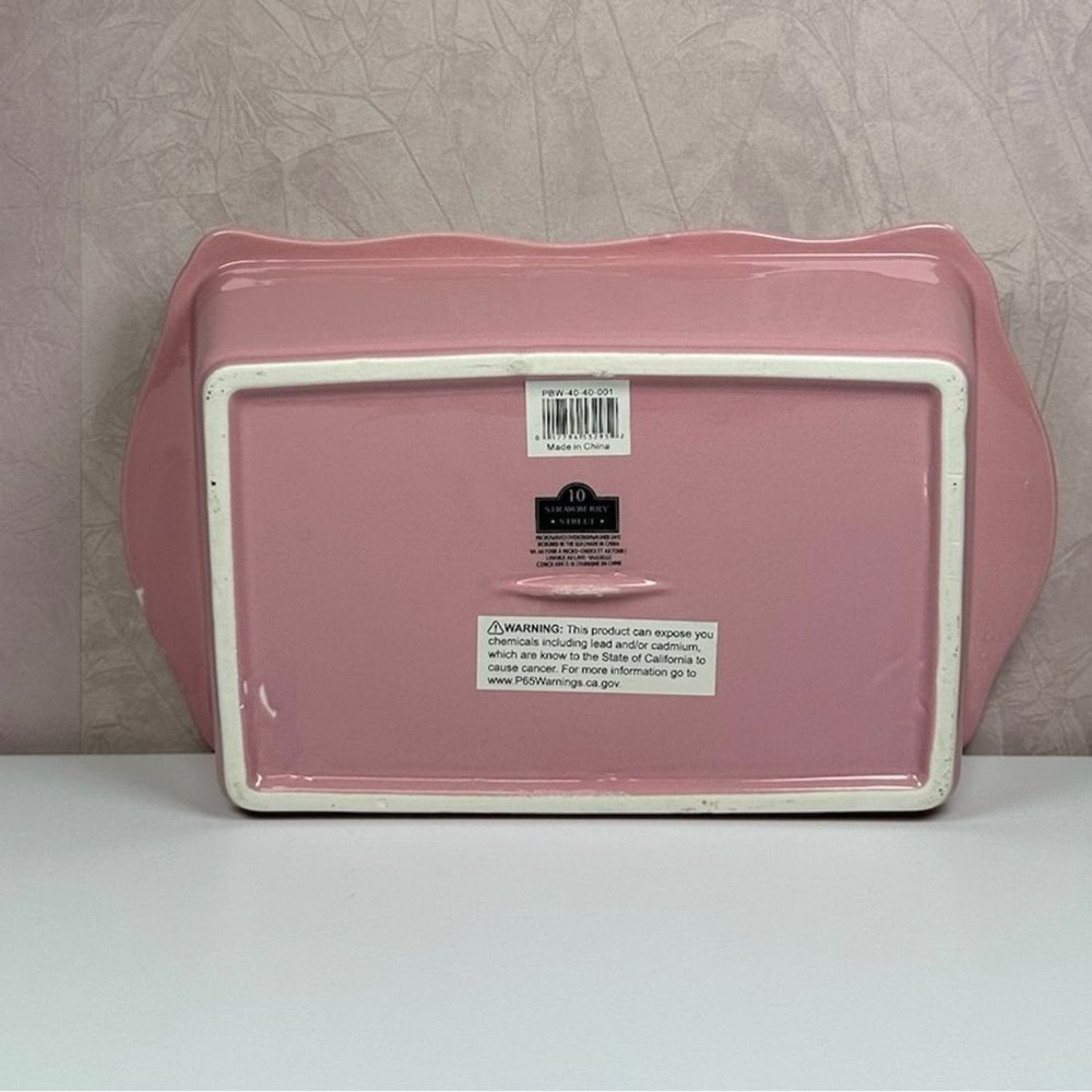 Elegant Ceramic Baking Dish with Pink Bow Design