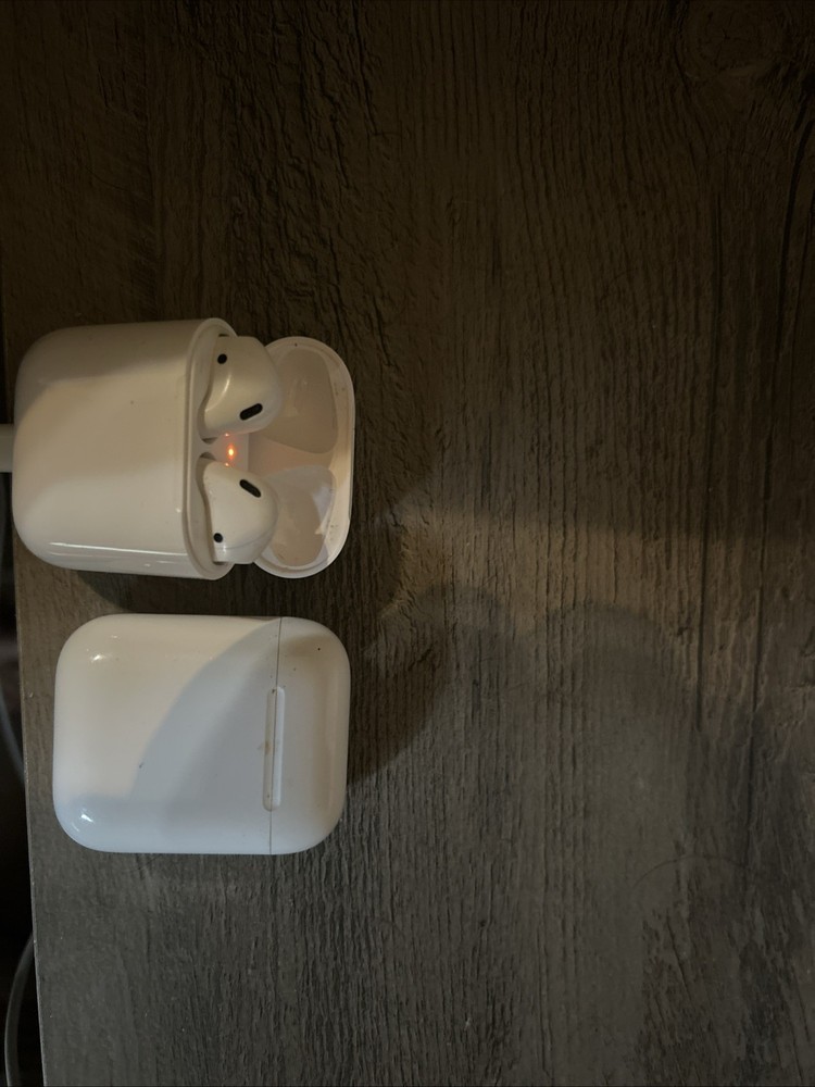 Apple AirPods 2nd Generation with Charging Case
