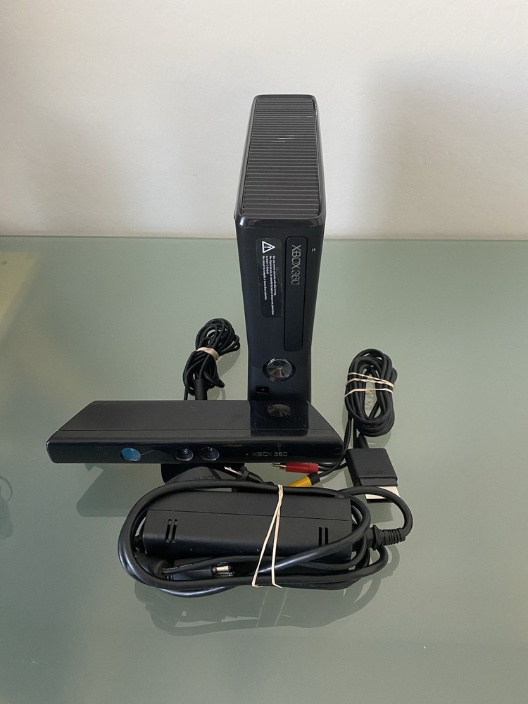 Xbox 360 Arcade Console Black Bundle w/ Kinect & Cables – Tested/Working