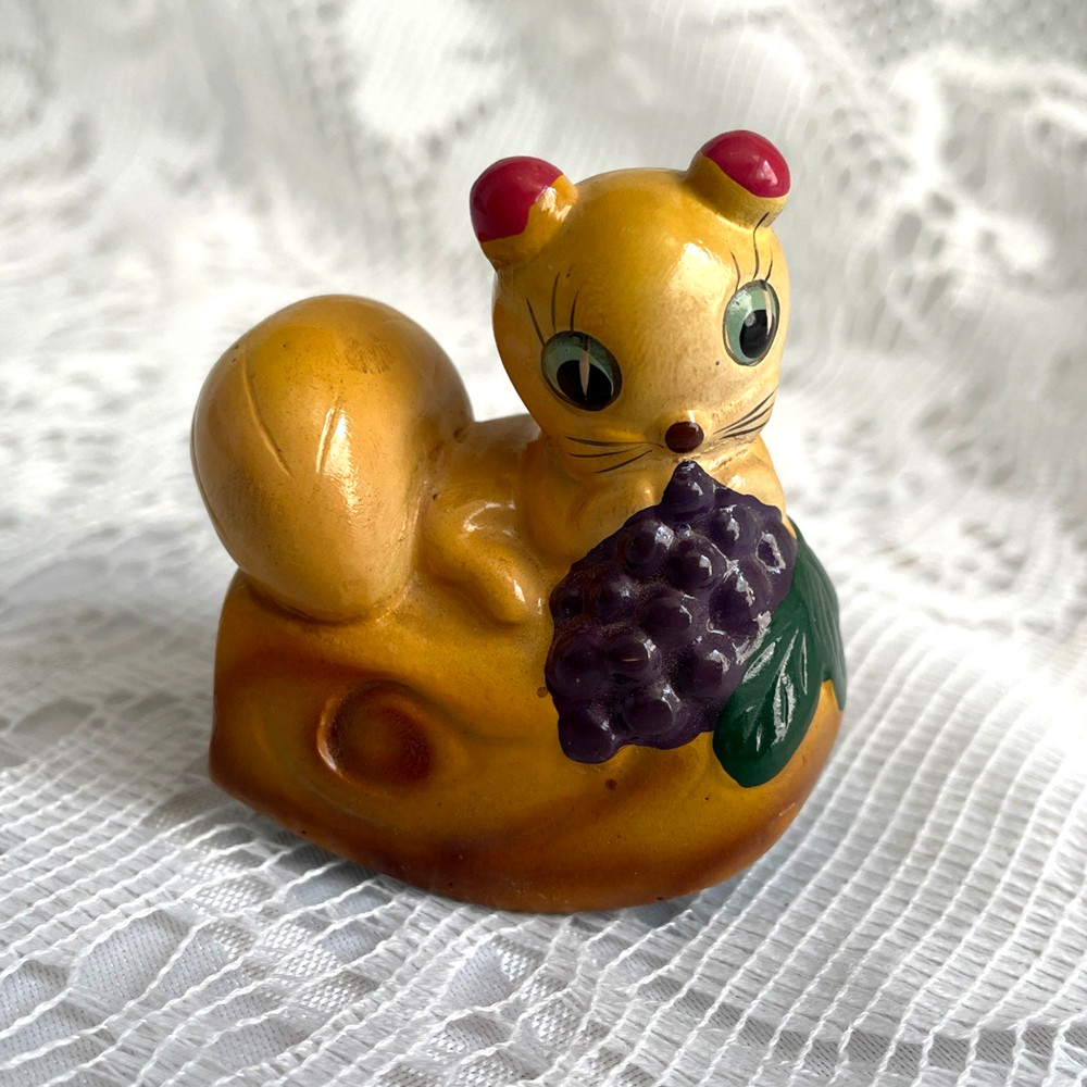 VINTAGE SQUIRREL OR CAT? W/GRAPES PENCIL SHARPENER ceramic plaster