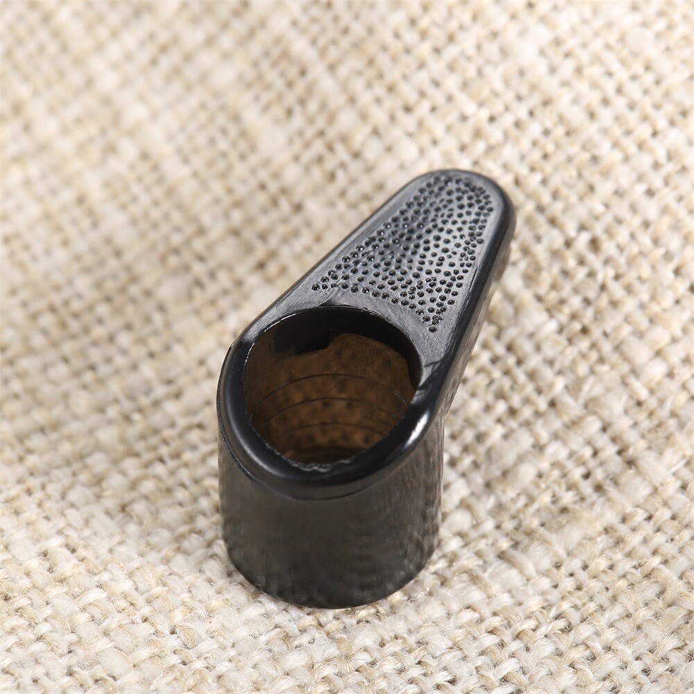 2pcs Shuttle Bed Ears Plastic Left Right Ears for Sewing Machine 653 Replacement