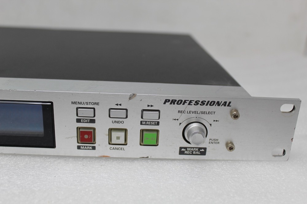 MARANTZ PMD570 Pro Studio Solid State Digital Audio Recorder Player