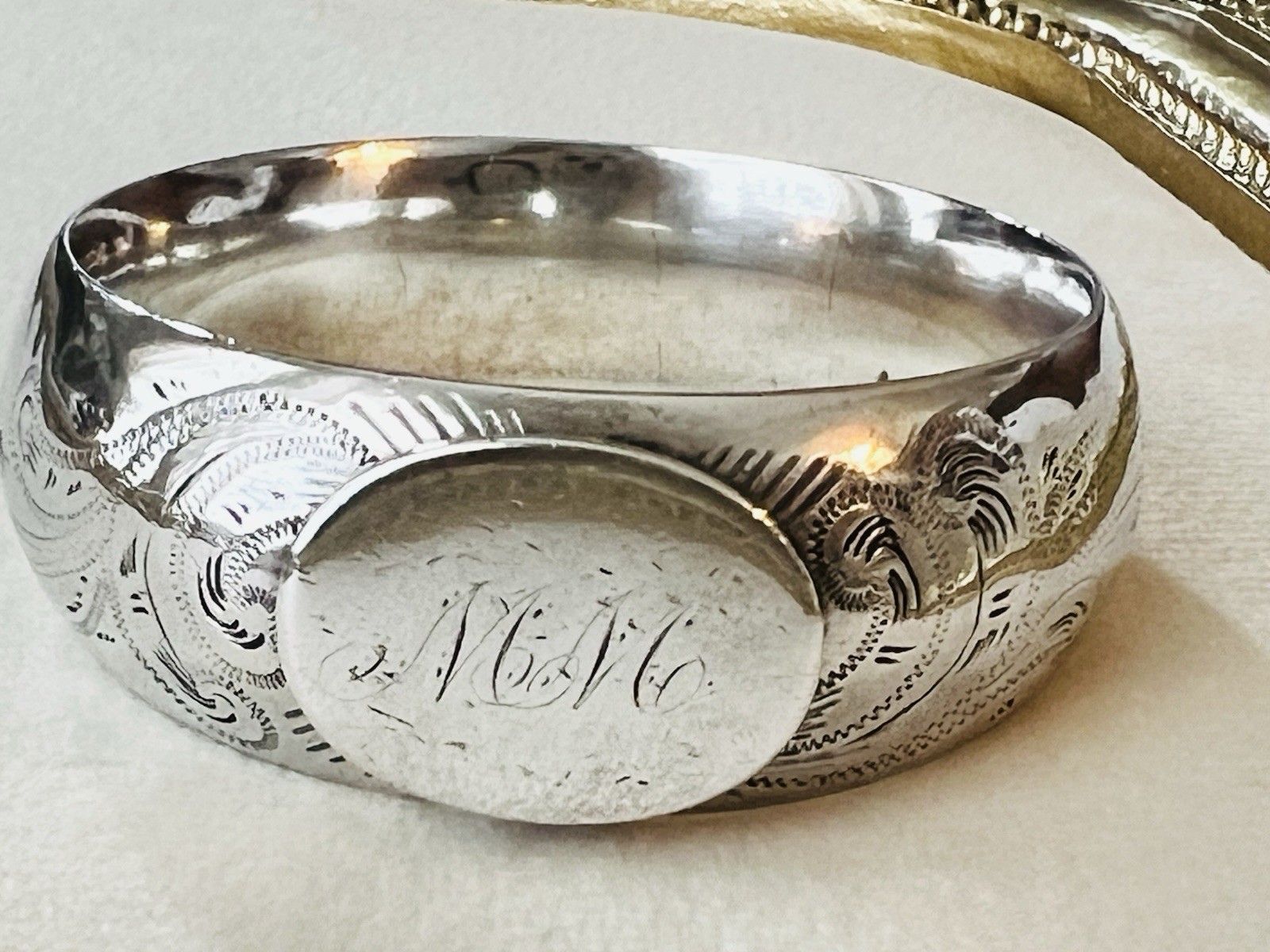 Victorian c1890s Coin Silver Napkin Ring Raised Shield "MM" Hand-Engraved 15.5g