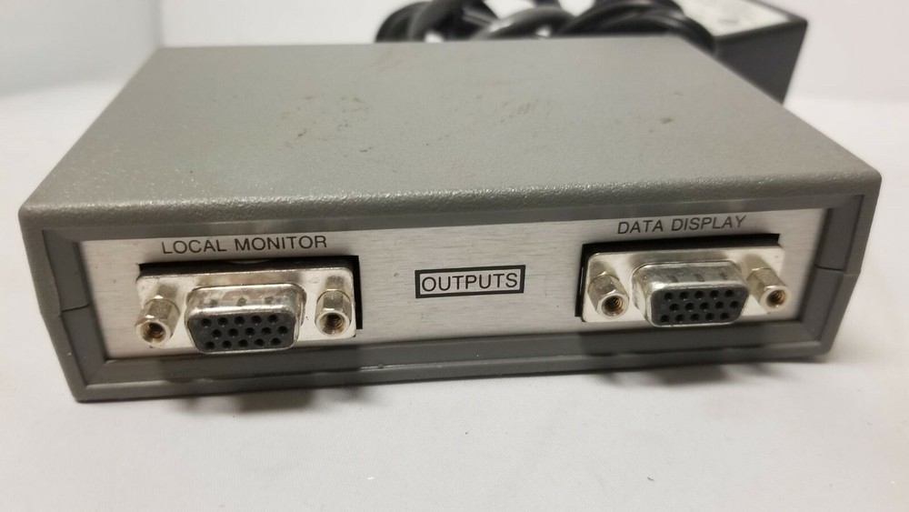EXTRON P/2 DA2 PLUS VGA DISTRIBUTION AMPLIFIER with cable and power adapter