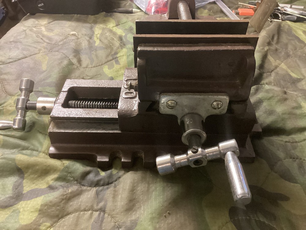 100 DRILL PRESS MILLING VISE Works fine Tabletop