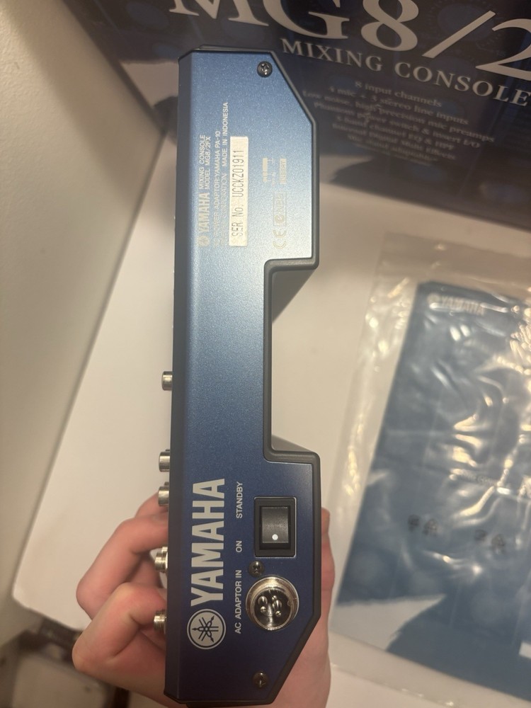 YAMAHA MG8/2FX Mixing Console