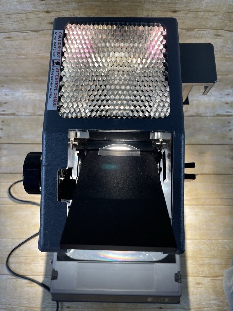 3M 2000 AG Compact Portable Overhead Projector w/ Manual - Read Desc