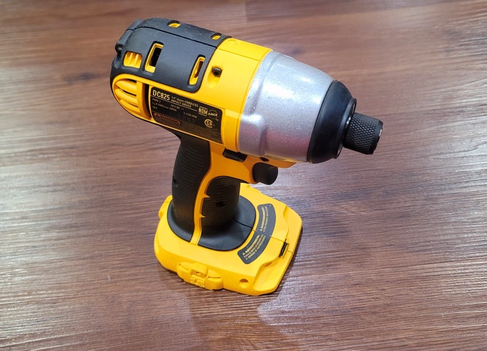 DeWalt Model DC825 18V Impact Driver 1/4” (Tool Only)