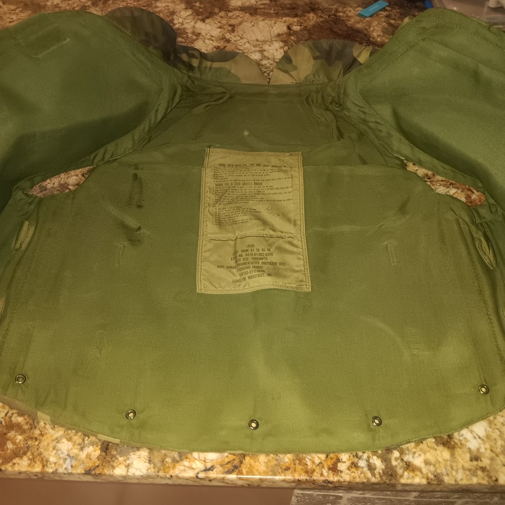 BODY ARMOR, FRAGMENTATION PROTECTIVE VEST GROUND TROOPS, LARGE (FLAK JACKET-A)