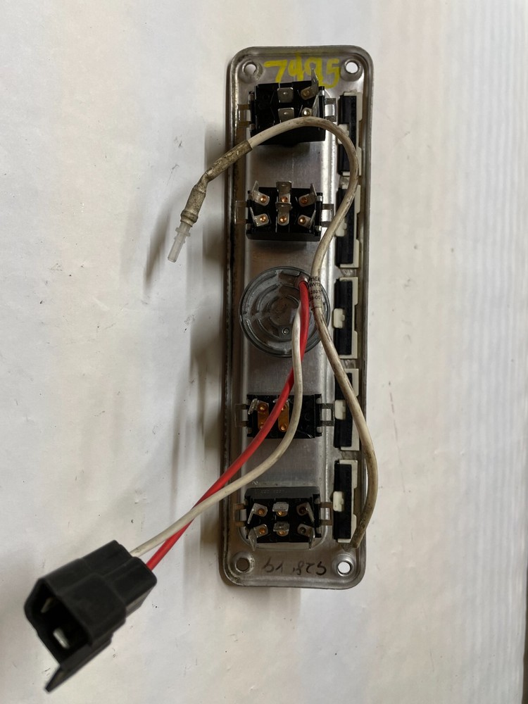 FREIGHTLINER CLASSIC XL SWITCH PANEL - DASH PANEL - Used 7495