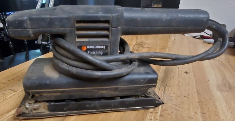 BLACK & DECKER 7448 FINISHING SANDER