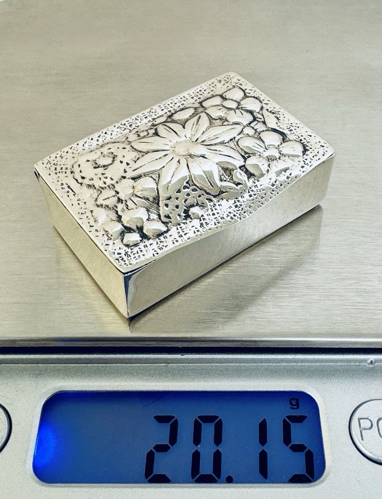 Vintage Solid 900 Silver Floral Design Pill / Snuff Box