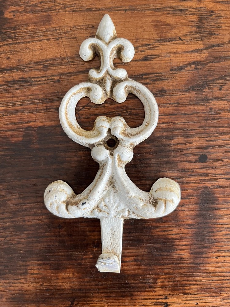 4 Vintage Solid Brass Shabby Chic / Rustic Farmhouse Fleur de Lis Wall Hooks
