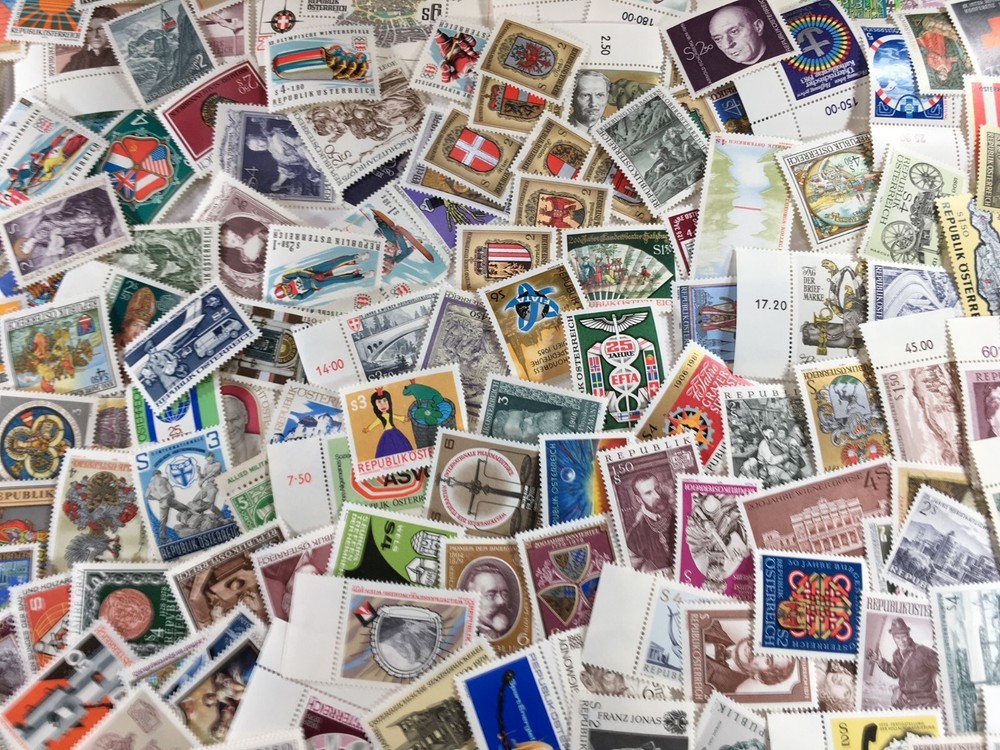AUSTRIA - 200 STAMPS - ALL DIFFERENT - MINT/NH