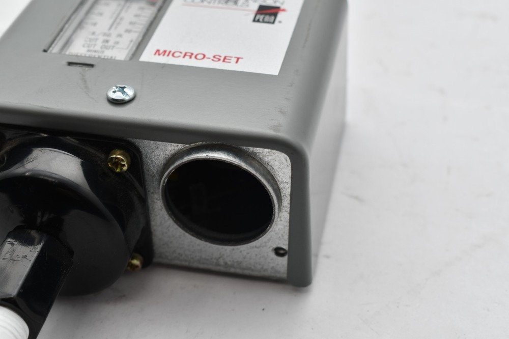 Johnson Controls P72CA-18C Pressure Control 12''/80 DIFF 5/35 Switch