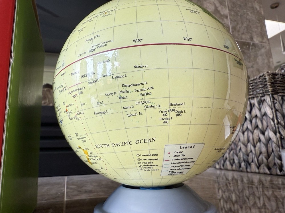 7”x5.5” Desktop Battery Powered Rotating Globe