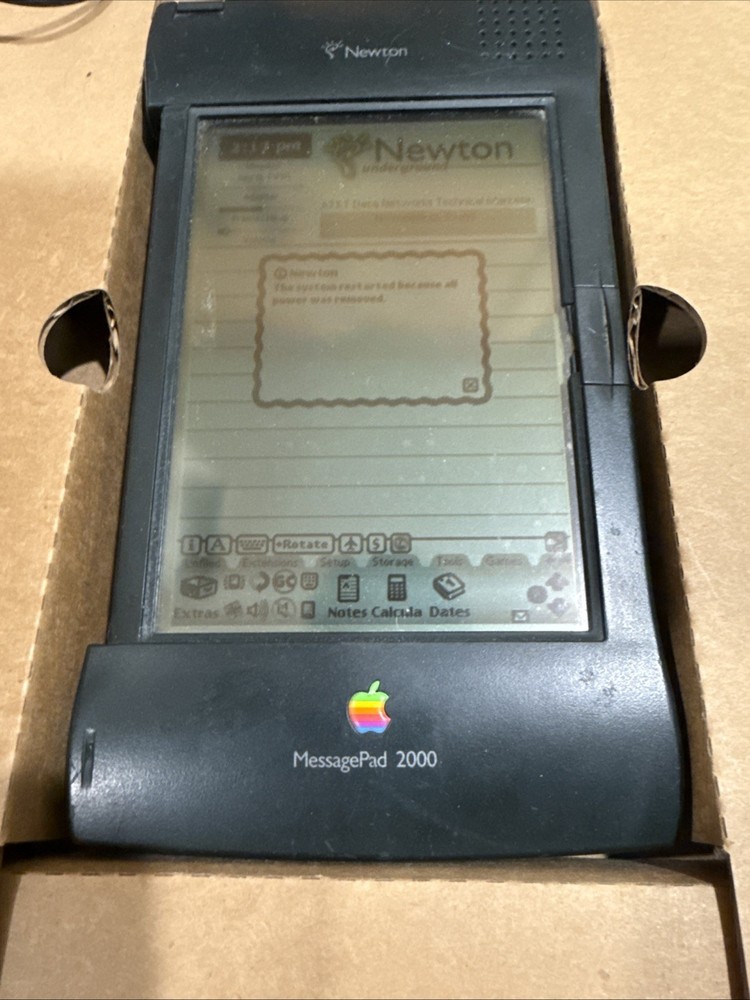 Newton/ Apple MessagePad 2000 Bundle