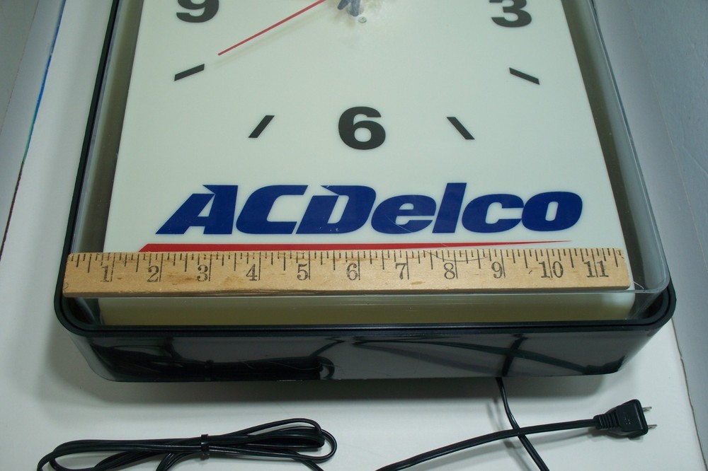 VINTAGE~ AC Delco~ GARAGE~ WALL CLOCK ~ Light