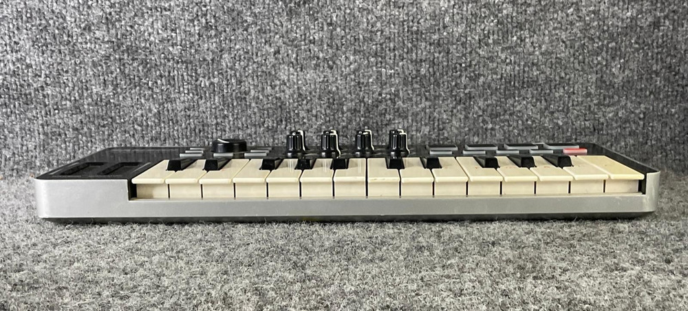 Samson Graphite M25 Mini USB MIDI Controller 25-Key Keyboard For PC/Mac