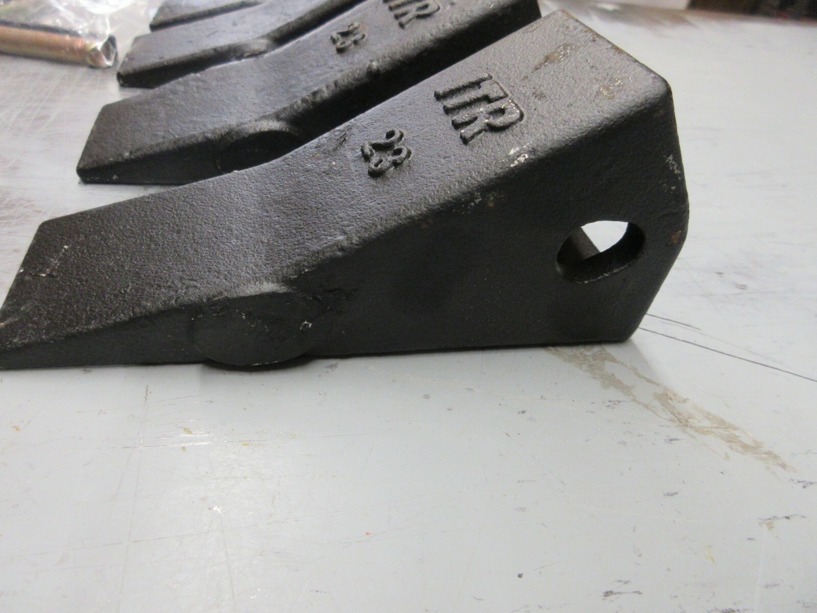 BACKHOE BUCKET TEETH DIGGING TEETH PINS Set 5 23 230 230SP Skidsteer Tooth ITR