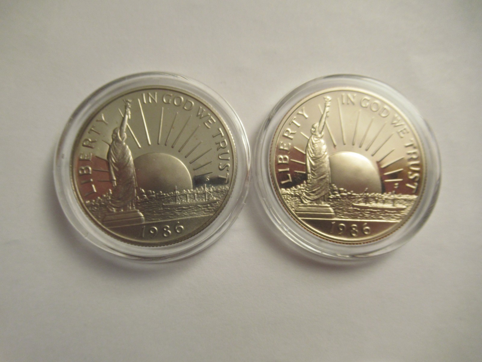 Lot of 11 US Clad half dollars, mix dates, w/ capsules