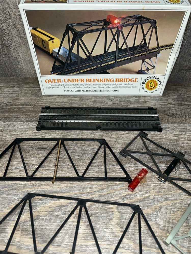 Bachmann HO Scale Over/Under Blinking Bridge Used W/Box