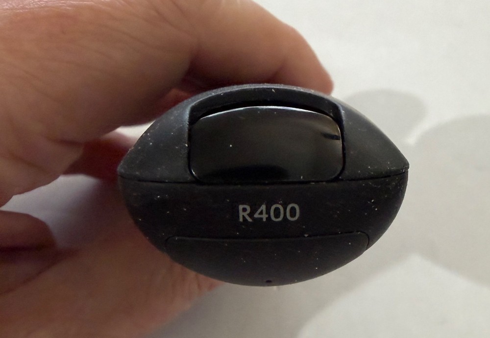 Logitech R400 Wireless Presenter Presentation Remote & Laser Pointer + Batteries