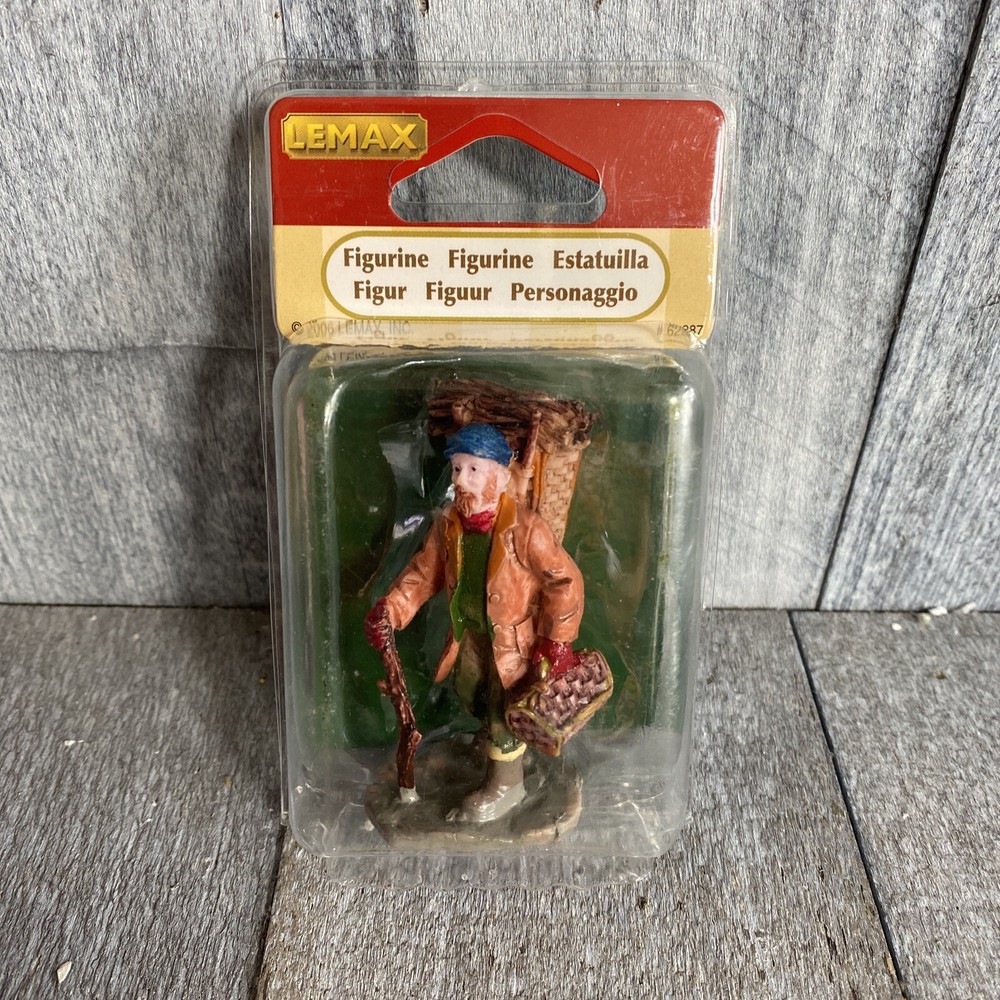 2006 Lemax Polyresin Figurine Gathering Kindling