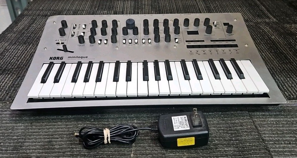 Korg Minilogue 027754 Polyphonic Analog Synthesizer