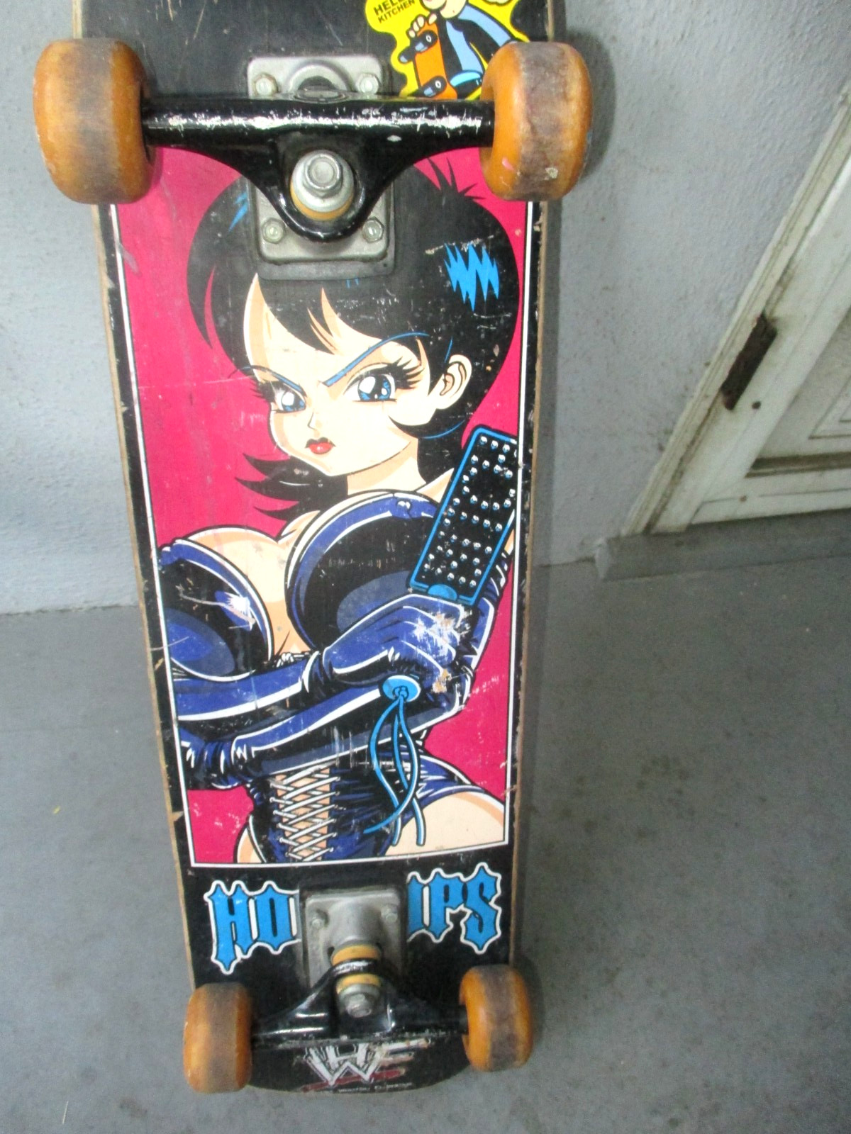 2000 HOOKUPS POISON TAKER ANIME MANGA WWF POISONTAKER COMPLETE SKATEBOARD