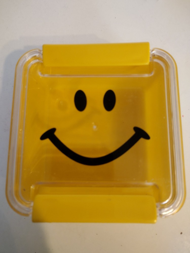 Smiley Plastic Pitcher Sandwich Holder Snack Holder