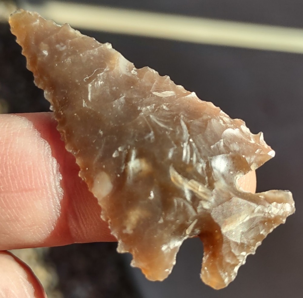 modern arrowhead 2&1/2" Root beer Chert