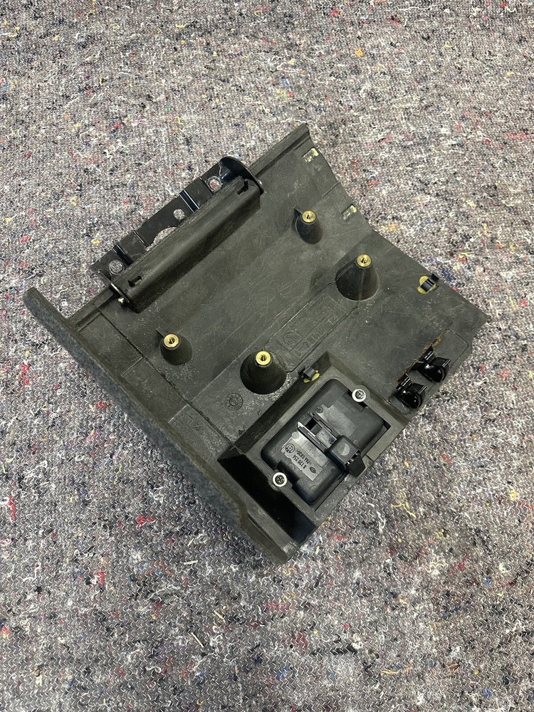 BMW E36 CONVERTIBLE CD CHANGER BOOT HOLDER WITH HANDLE 8120256