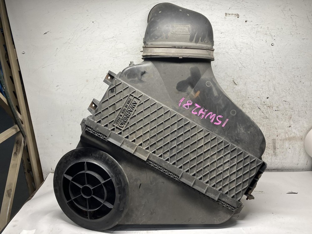 Freightliner CASCADIA Air Cleaner - Used