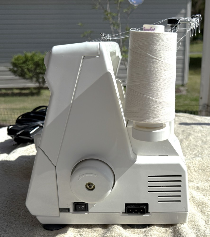 WHITE OVERLOCK SEWING MACHINE MODEL 1600