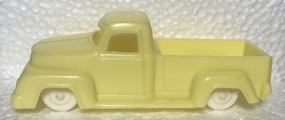 PLASTICVILLE PICKUP TRUCK YELLOW