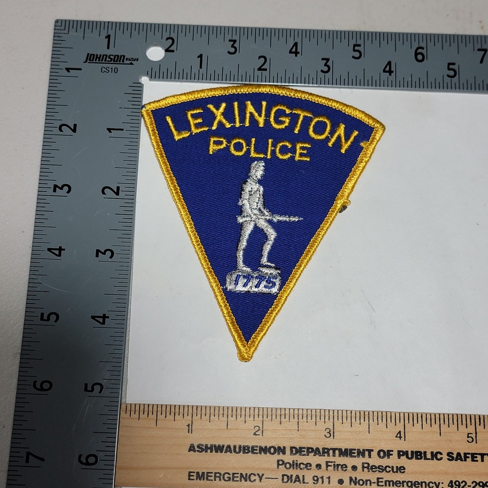 Bin1 B17 Police patch Massachusetts Lexington