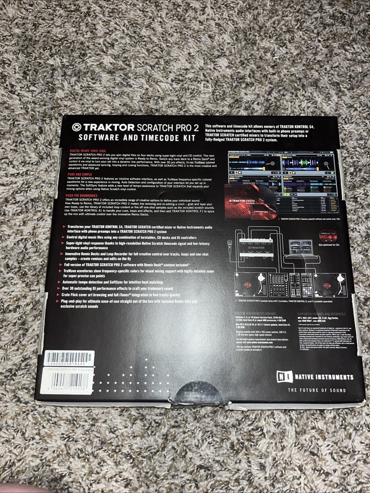 Traktor Scratch Pro Software and Timecode Kit with 2 Digital Vinyl Records