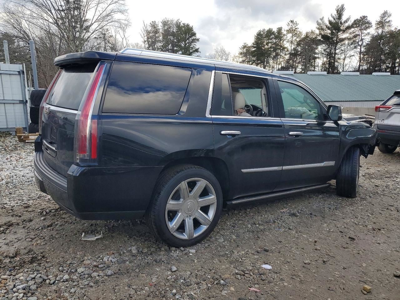 (LOCAL PICKUP ONLY) Roof Glass Fits 15-20 SUBURBAN 1500 922388