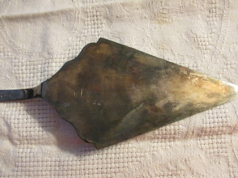 12" Cake Pie Scrollwork Flower Details Silver Plate Server Raimond - SCT