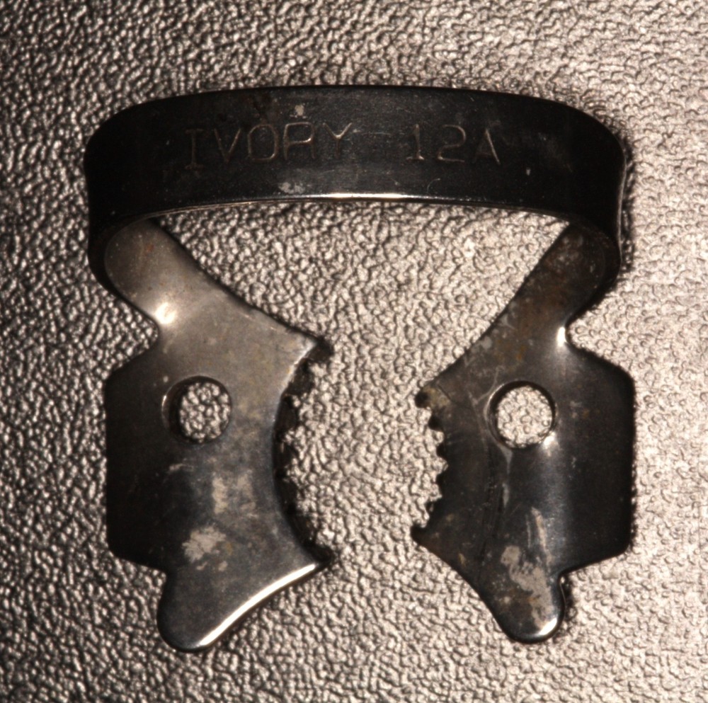 #12A Right UK Molar Rubber Dam Clamp