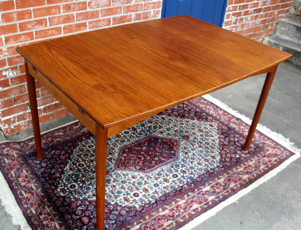 Mid Century Extended Leaf Dining Table