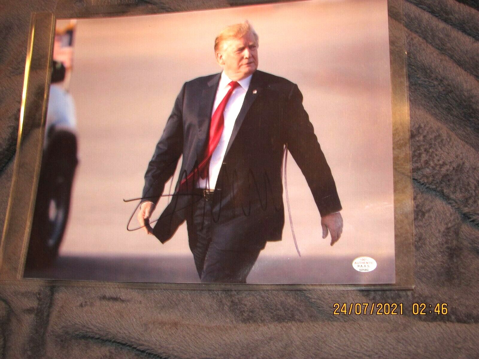 "45th U.S. President" Donald Trump Hand Signed 10X8 Color Photo PAAS COA