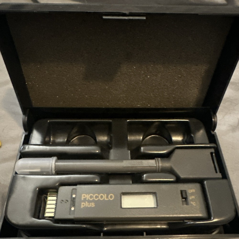 Hanna Instruments PH Meter Piccolo Plus in Plastic Case. Missing PH Bottles